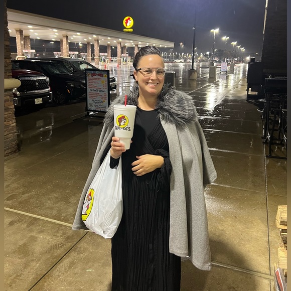 Meet your Posher, Kari - Picture 2 of 5